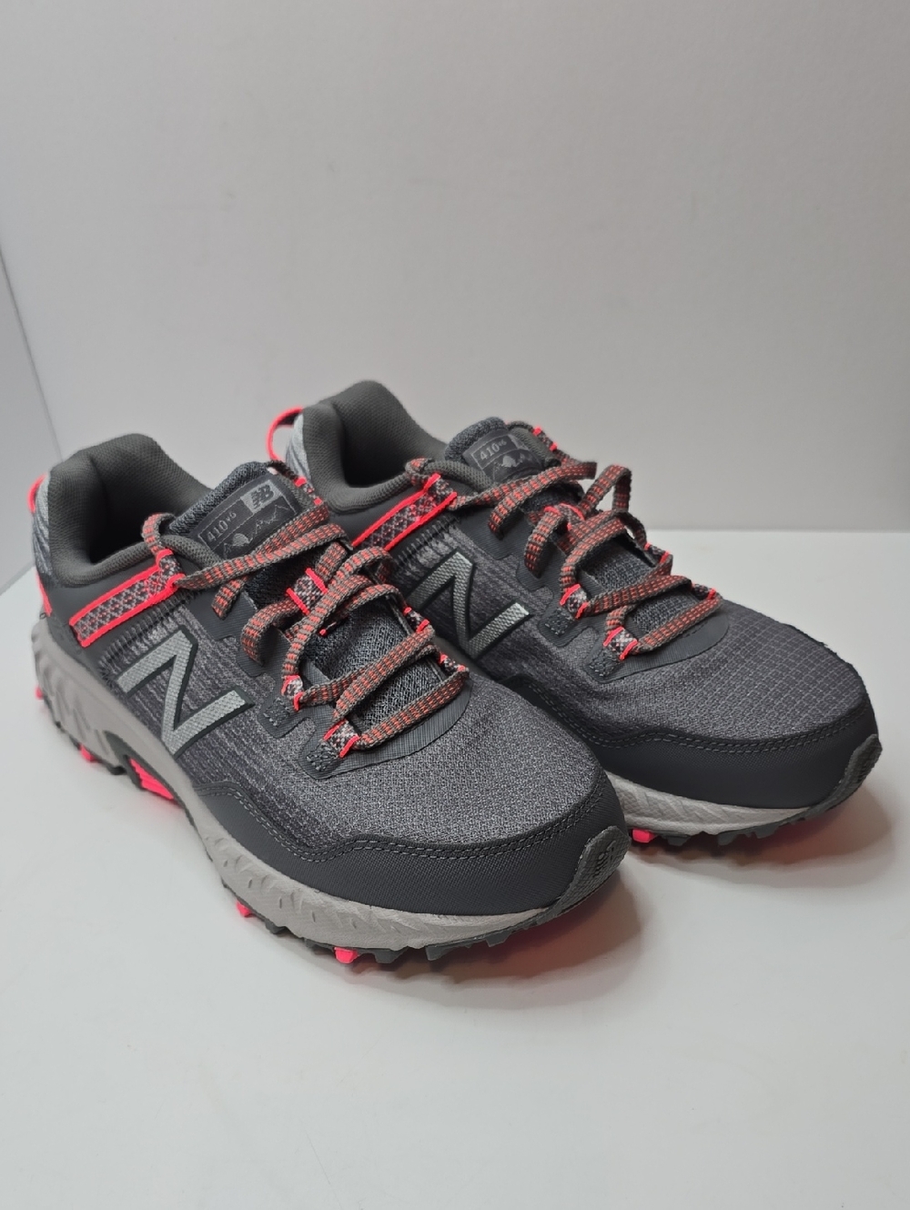 New Balance Dark Gray & Pink Trail Running Shoes Sz 7